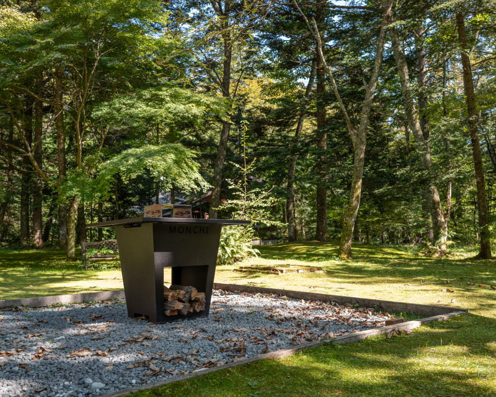 立ち飲みを楽しむ焚き火台