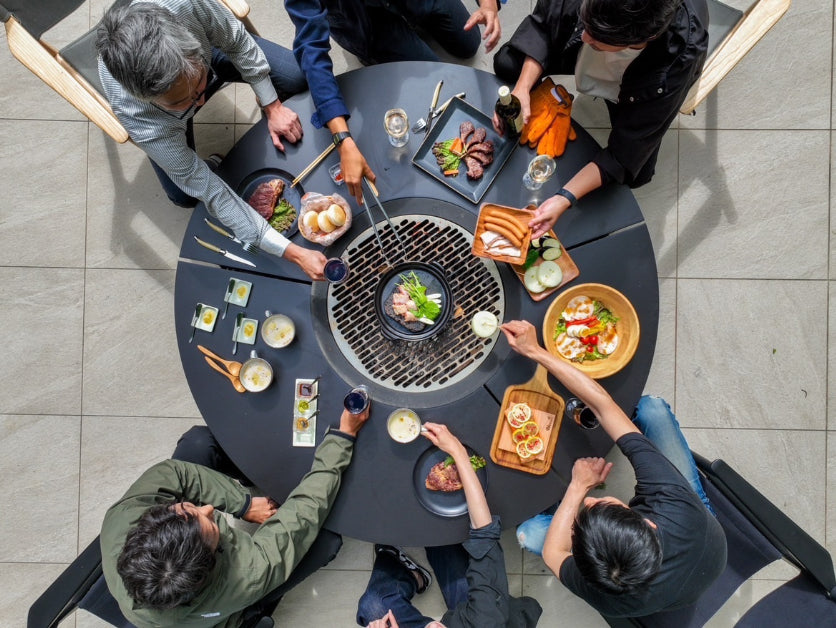 みんなで焚き火台を囲む